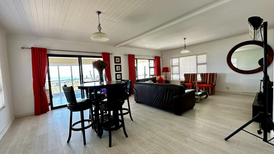 5 Bedroom Property for Sale in Rooi Els Western Cape